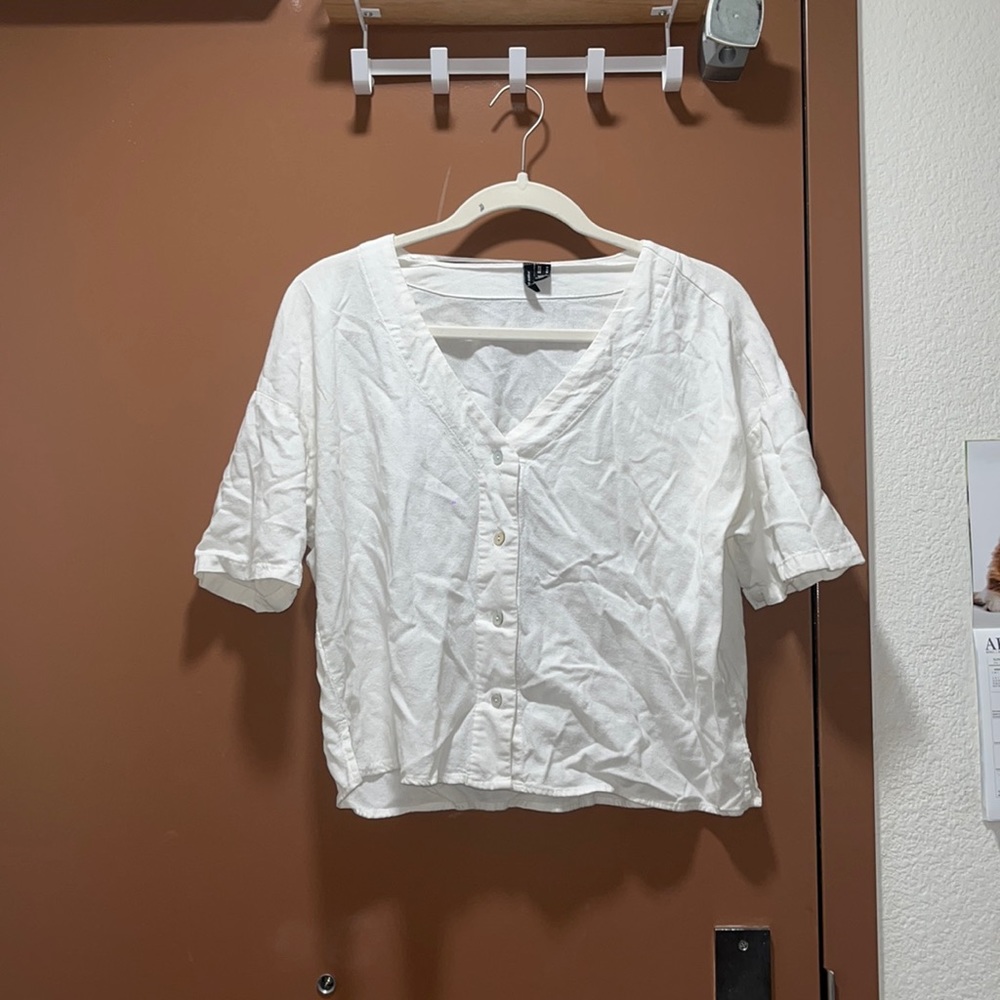 Button down, comfortable and cute white blouse!